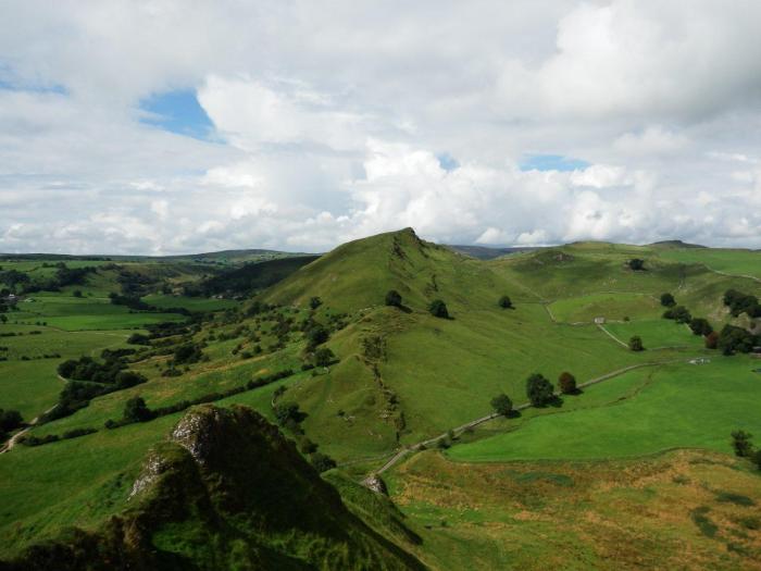 P8251346-Parkhouse-Chrome-Hill Looking down the Dragon's Back to Chrome Hill from Parkhouse Hill