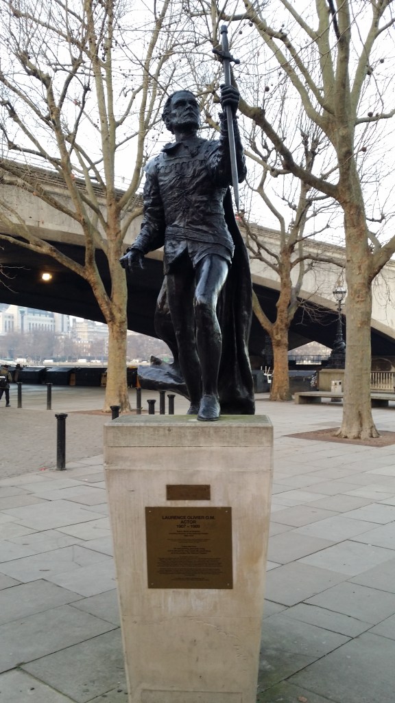 Laurence Olivier, outside the National Theatre